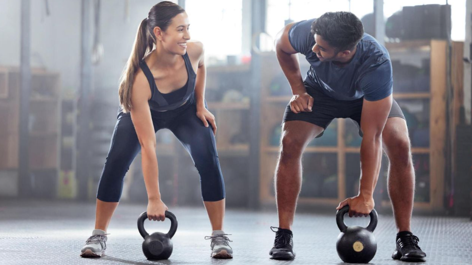 Gym Crush: 13 Clear Signs + 7 Tips for Approaching the Woman